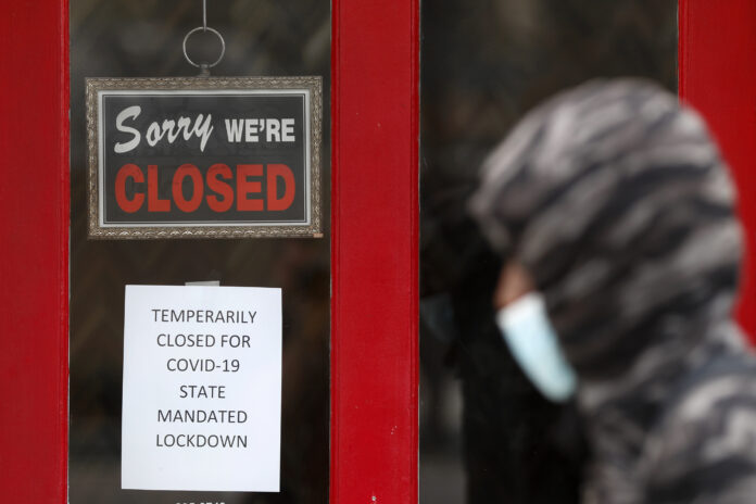 UNEMPLOYMENT INSURANCE claims rose by 1,926 in Rhode Island on Tuesday, including 507 COVID-19-related filings and 1,162 pandemic unemployment assistance filings. / AP FILE PHOTO/PAUL SANCYA