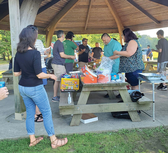 BIG SPREAD: Envision Technology Advisors LLC employees gather for a recent company picnic.  COURTESY ENVISION TECHNOLOGY ADVISORS LLC