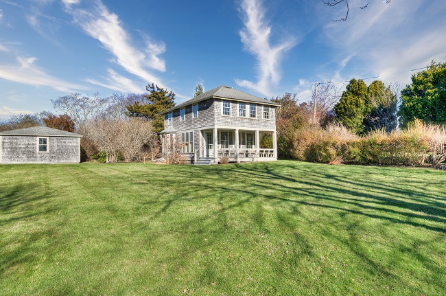 bungalow-built-in-1890s-sells-for-1-4m-in-little-compton