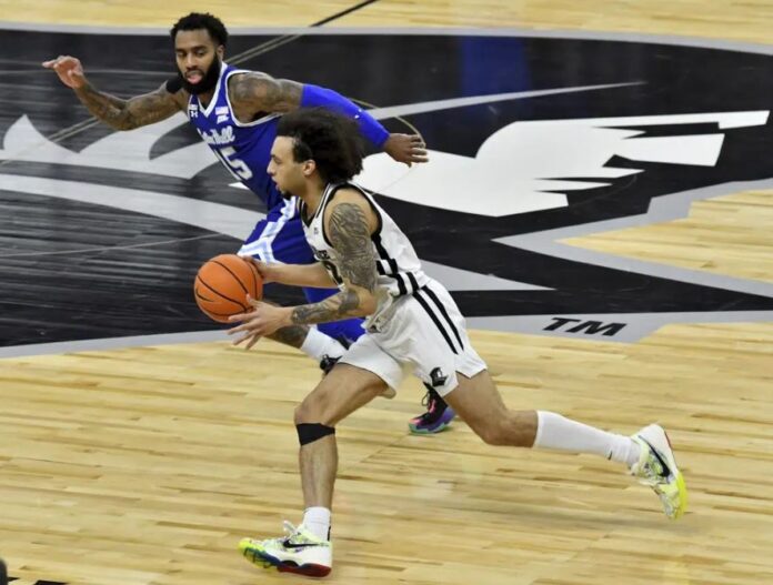 PROVIDENCE COLLEGE guard Devin Carter (22) drives the ball towards center court as Seton Hall guard Jamir Harris pursues during the first half of the Friars' loss at home on March 4. Providence College now requires a $500 donation to be eligible to purchase NCAA Tournament tickets. / AP PHOTO/MARK STOCKWELL